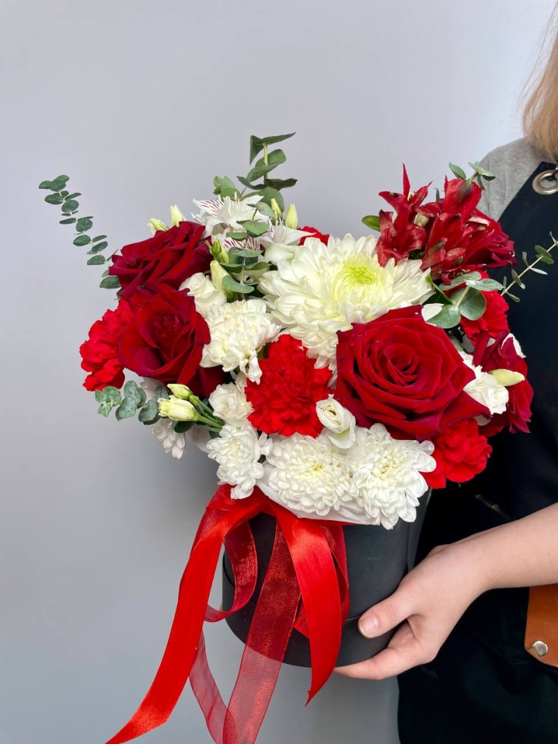 Композиция в шляпной коробке